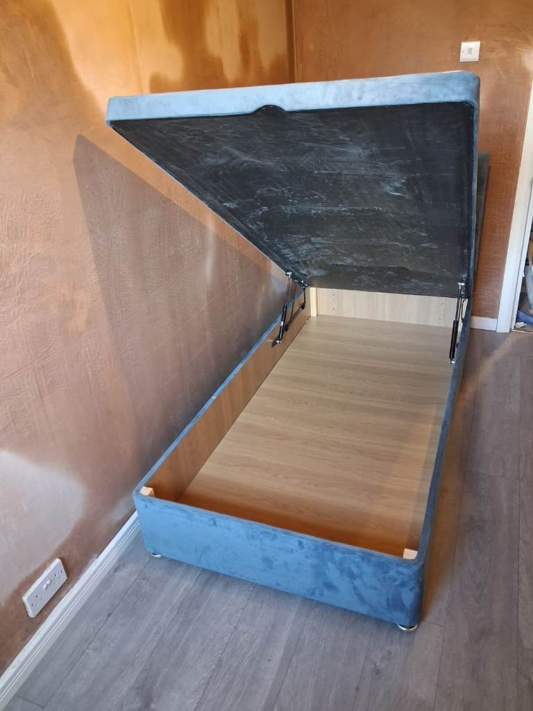 Nearly new single bed