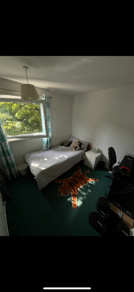 Single room available close to universities - central location