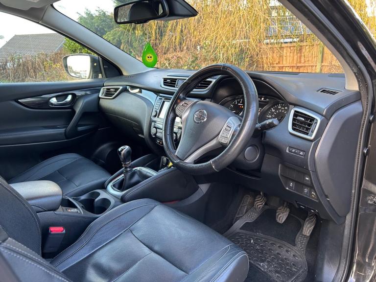 2015 Nissan Qashqai 1.6 DiG-T Tekna [Non-Panoramic] 5dr HATCHBACK PETROL Manual