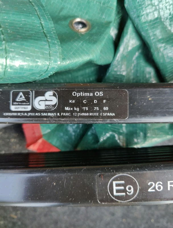 2 Cruz Roof Rack Bars With Keys 26 R-033015 26r033015 26r 033015