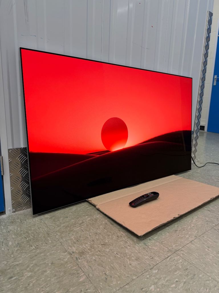 LG OLED G4 55 inch 4K Smart TV — HDR OLED with Wall Mount — OLED55G45LW (Like New)