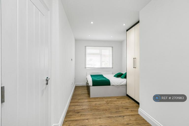 1 bedroom in Feltham Road, Ashford, TW15 (#2701983)
