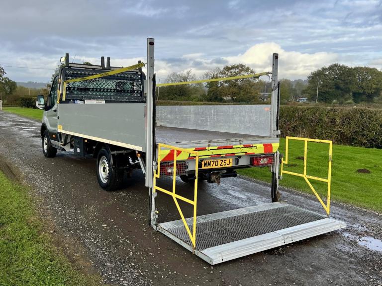 FORD TRANSIT 2.0 Transit Leader 350 L4 2.0L EcoBlue 130PS RWD 6 Speed Manual DRO