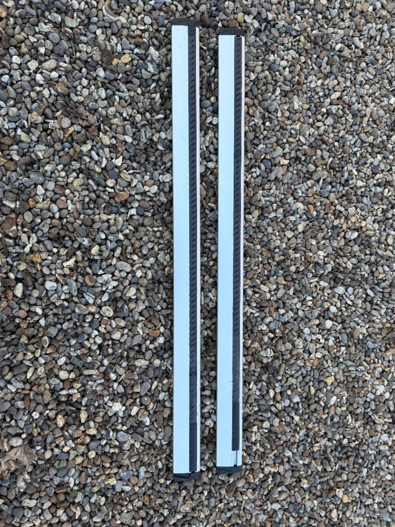 2 Used 127cm Thule Wingbar Evo roof bars