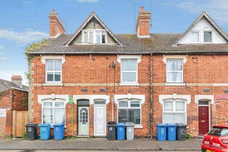 Spacious double room available:Ensuite Room