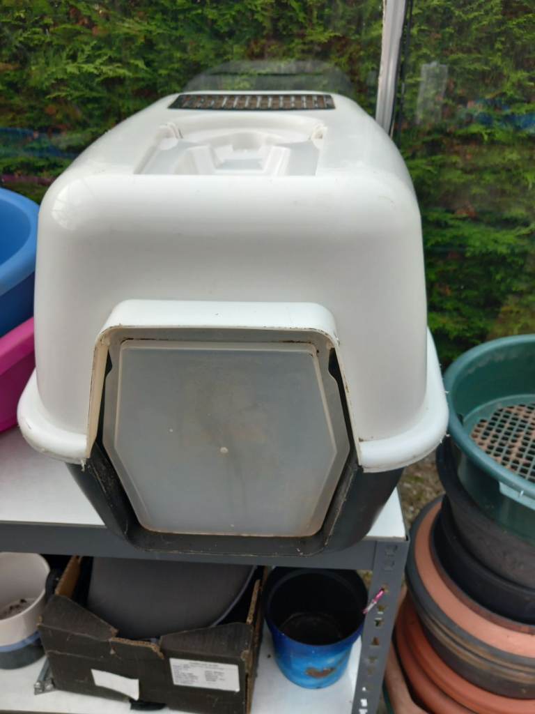Covered Litter Tray