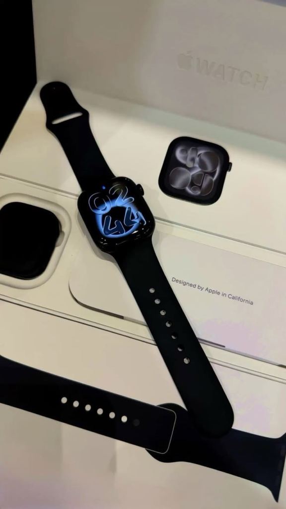 Apple Watch Series 7/8 Black with Box – As Good As New