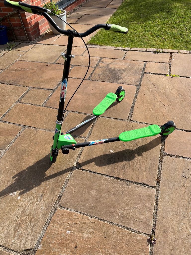 Swing 3 wheel scooter