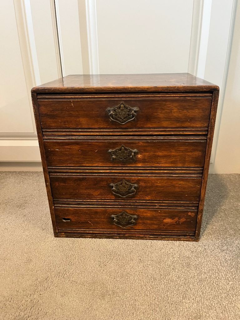 4 drawer desktop collectors cabinet / chest 