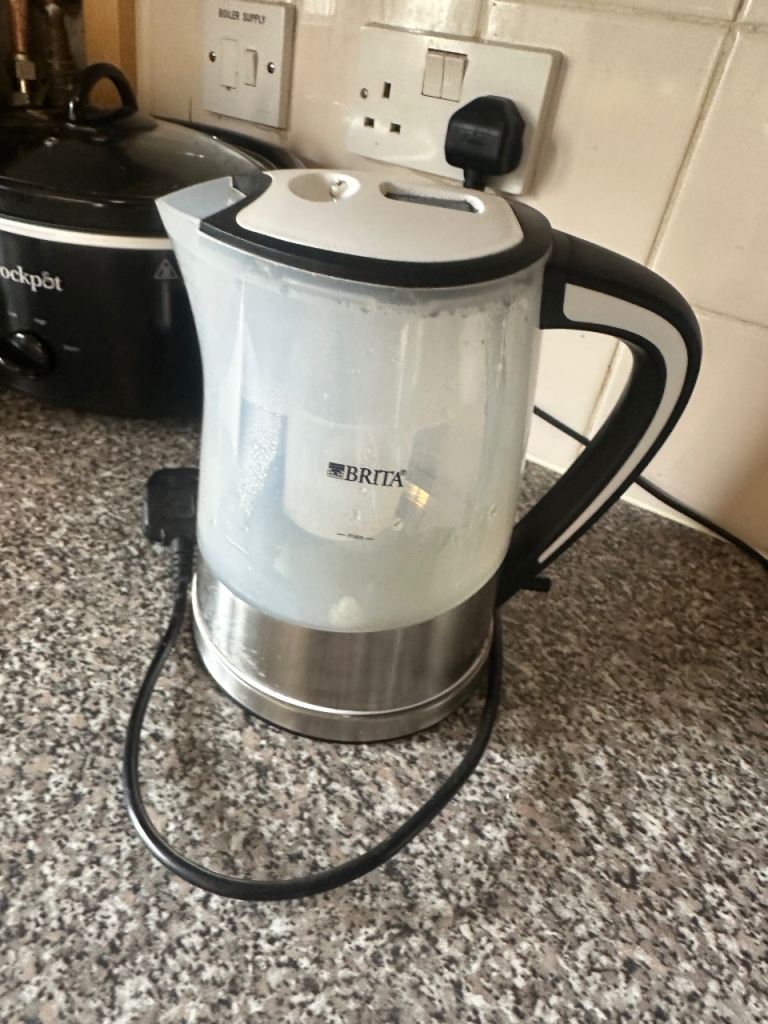 Brita Filter Kettle - White & Silver, Good Condition