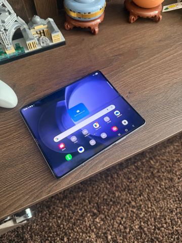 Samsung Galaxy Z Fold 5 unlocked 512gb dual sim blue mint