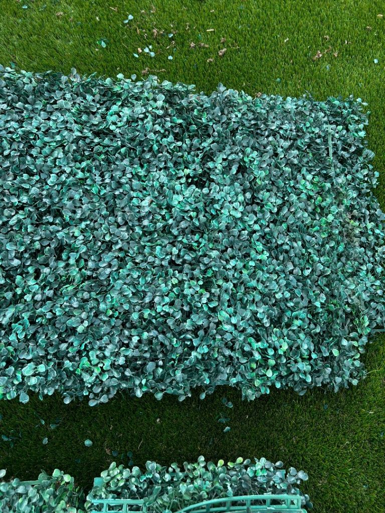 16 panels x Artificial Leaves with Artificial Grass Backdrop Hedge Wall Trellis Panels 50cm X 50cm