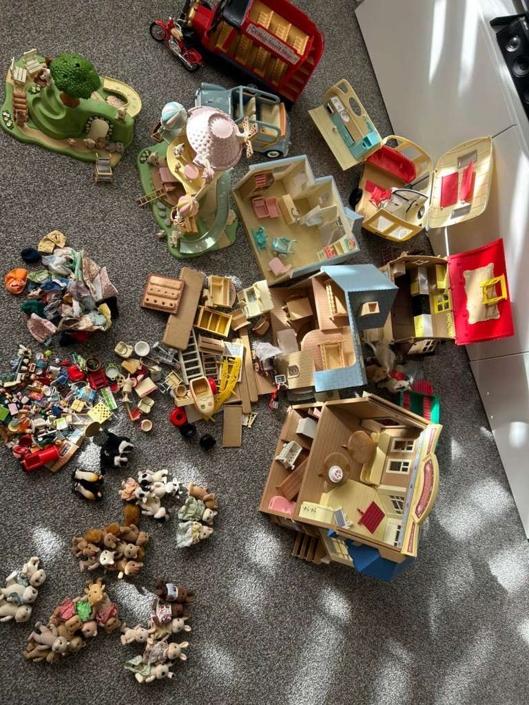 Sylvanian Familes huge bundle vintage, shops, house, cars, figures, accessories 