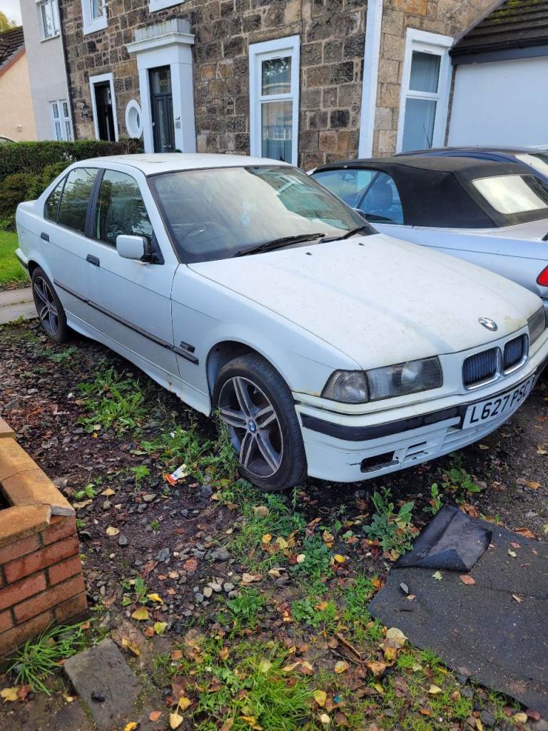 Bmw e36 316 saloon in alpine white 