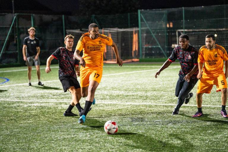 8 a side football team based in Mitcham looking for players