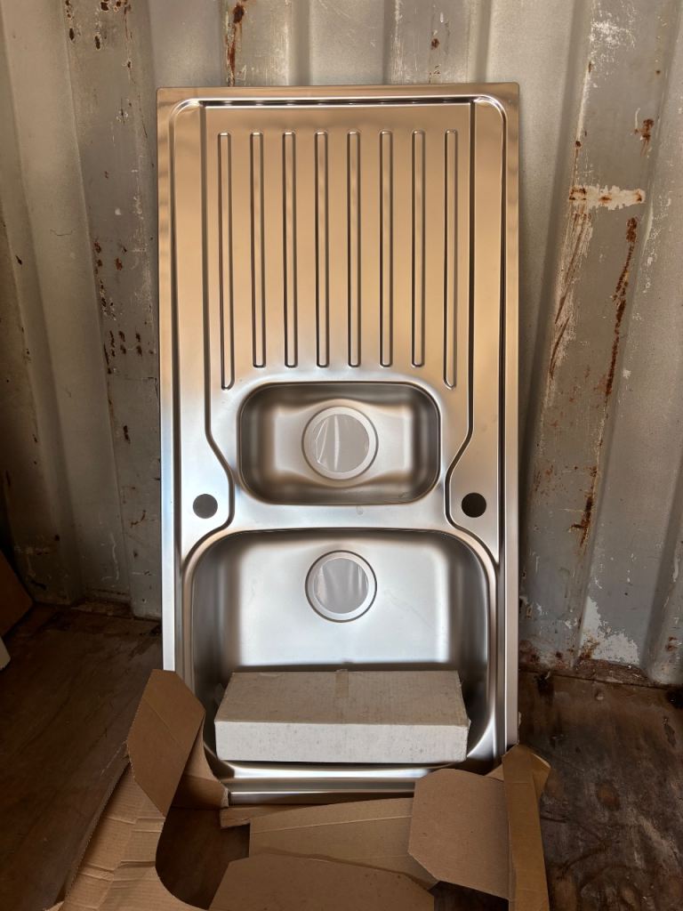 New Stainless Steel Kitchen Sink with Drainer