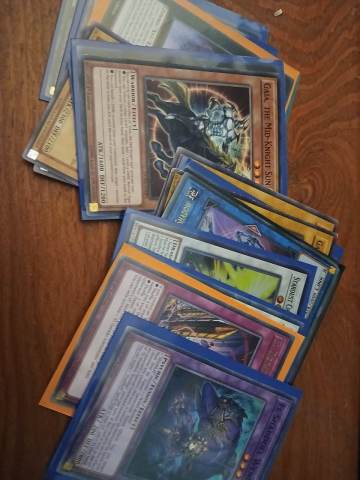 halo yugioh cards 1996 1st Edition Halo/Foil Legendary Knight Hermos All cards will be carefully packed for safe transit 500 Assorted Yugioh Cards Including