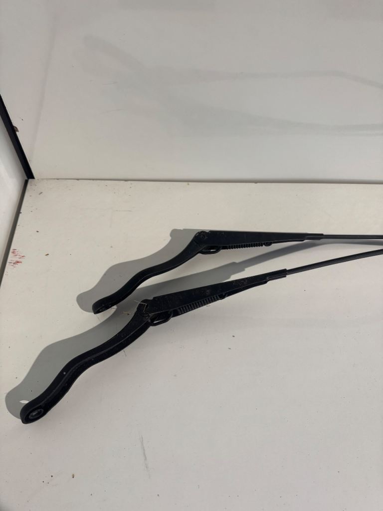 Corsa Window wipers arm pair 