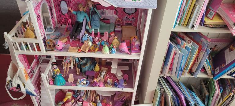 Barbie dolls house 