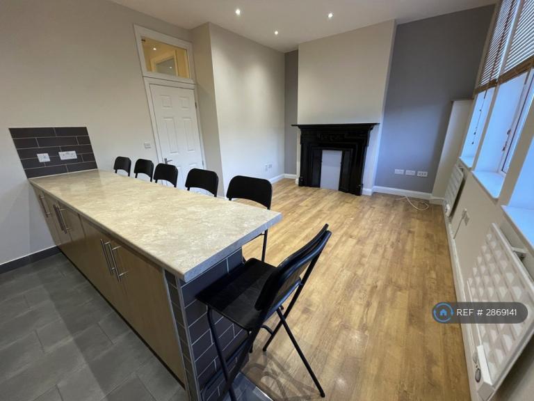 1 bedroom flat in Alexandra Park Road, London, N10 (1 bed) (#2869141)