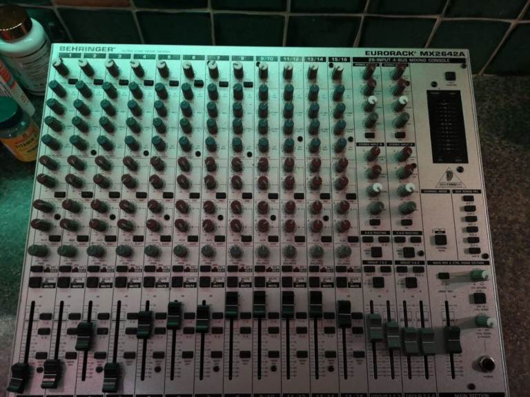 Behringer Eurorack 2642A Mixer
