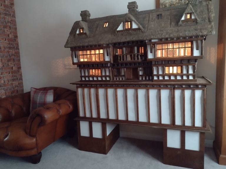 huge Tudor 14 room Robert Stubbs dolls house comes apart for transport