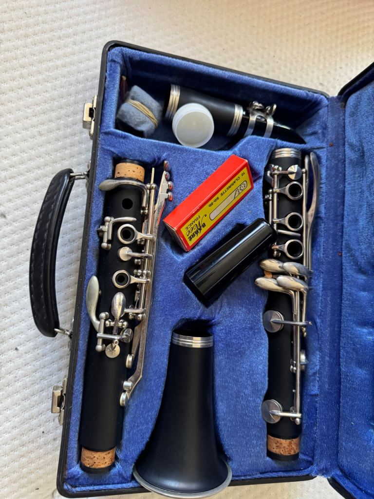 Earlham Clarinet with Case – Good Condition, Ready to Play