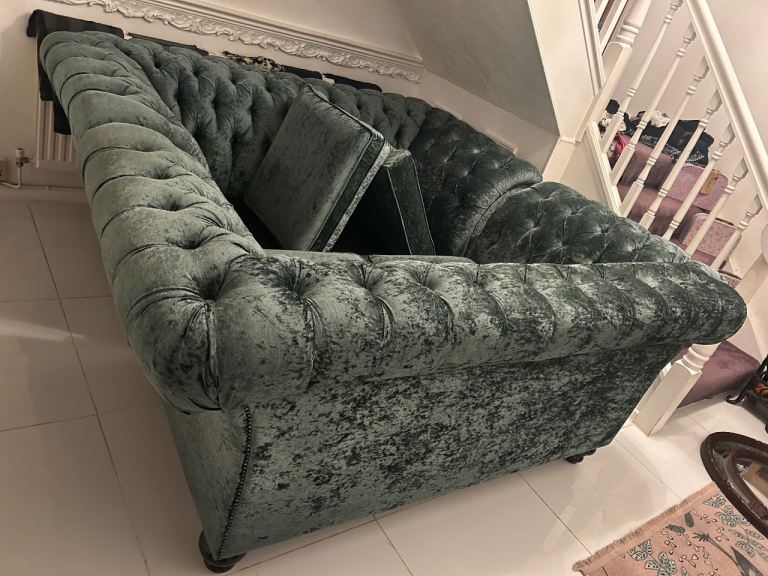 Green velvet chesterfield 2 seater sofa set DELIVERY AVAILABLE 