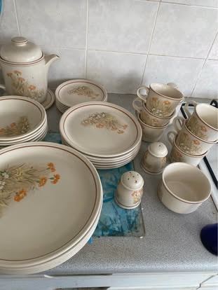 Set of 35 pieces of vintage Marks & Spencer Field Flowers dinner crockery - £25 (Wallisdown)