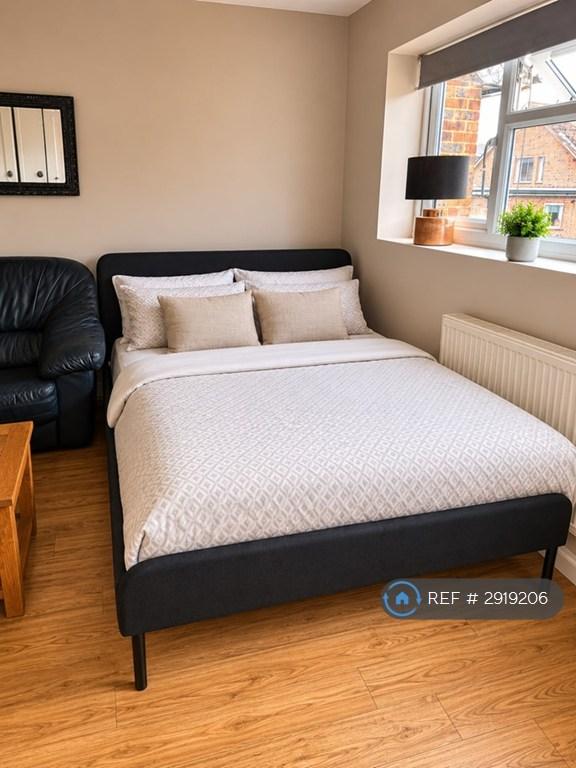 1 bedroom in Balmoral Drive, Borehamwood, WD6 (#2919206)