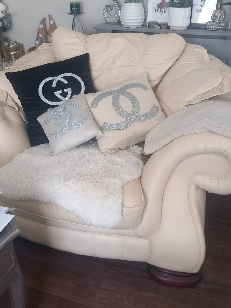 LUXURY DESIGNER PENDRAGON ITALIAN LEATHER ARMCHAIR/SNUGGLE CHAIR. Originally made to order 