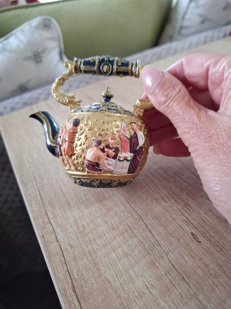 Collectors Miniature Teapot Elizabeth Hall Mayfair Edition 