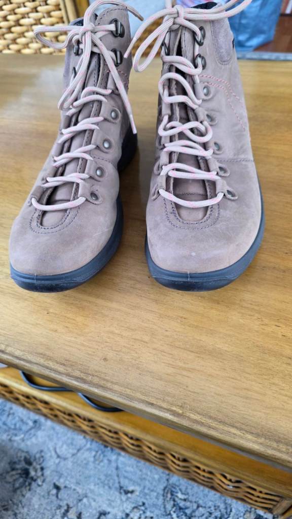 Beige Suede Gortex Boots by Hotter– Good Condition, UK Size 6.5