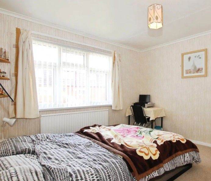 3 Bedrooms available