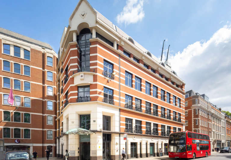 Furnished offices to rent in *Farringdon*. Office Spaces for 4 to 375 desks EC1