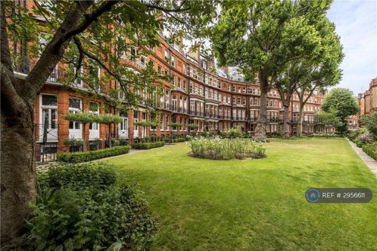 2 bedroom flat in Egerton Gardens, London, SW3 (2 bed) (#2956611)