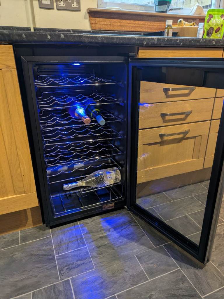 Russell Hobbs - Wine Fridge 🍷