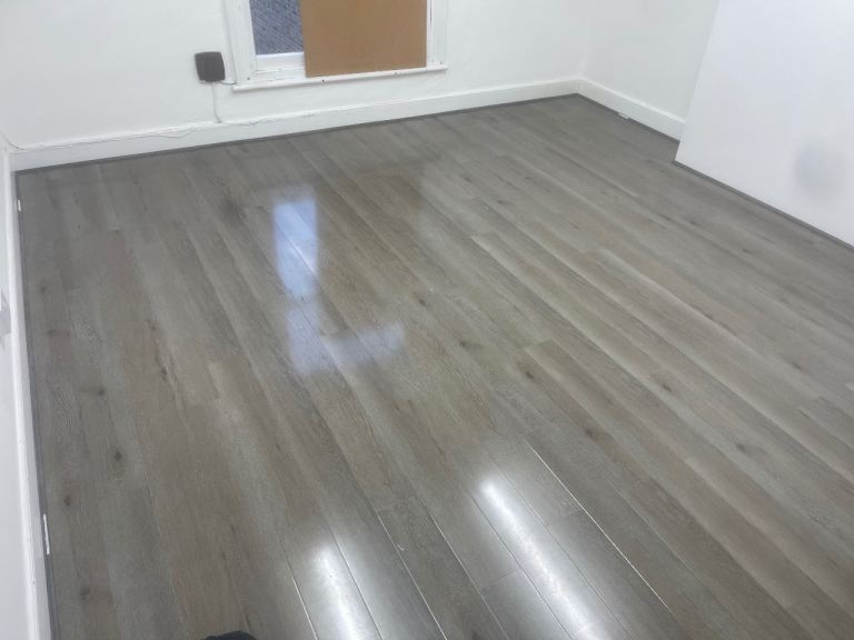 Professional flooring fitter, carpet lino