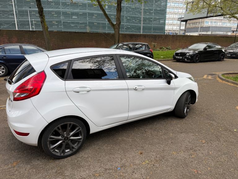 Ford, FIESTA, Hatchback, 2012, Manual, 1242 (cc), 5 doors
