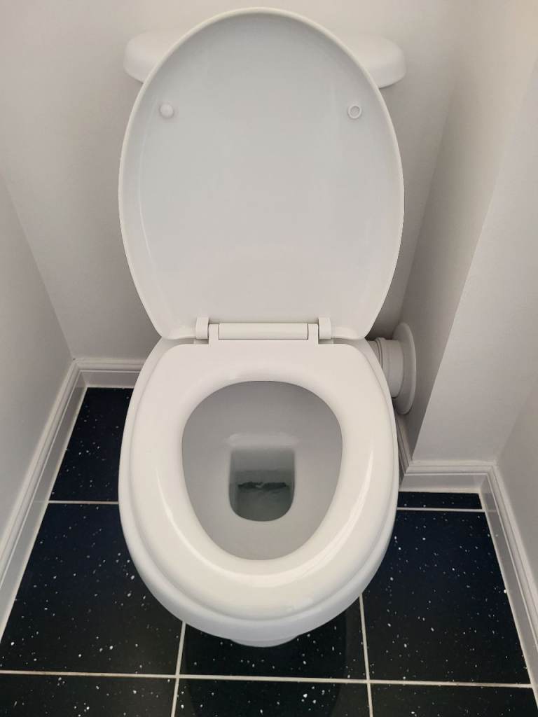 Toilet sink and taps (used good condition)