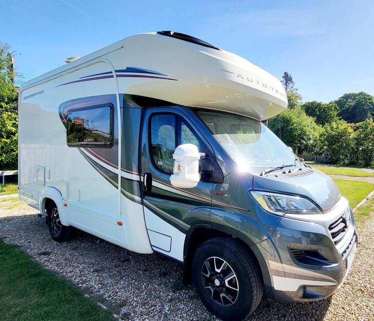 Auto-Trail Tracker EKS 2019 24K Auto 6.44m 2 berth/belts 3500kgs