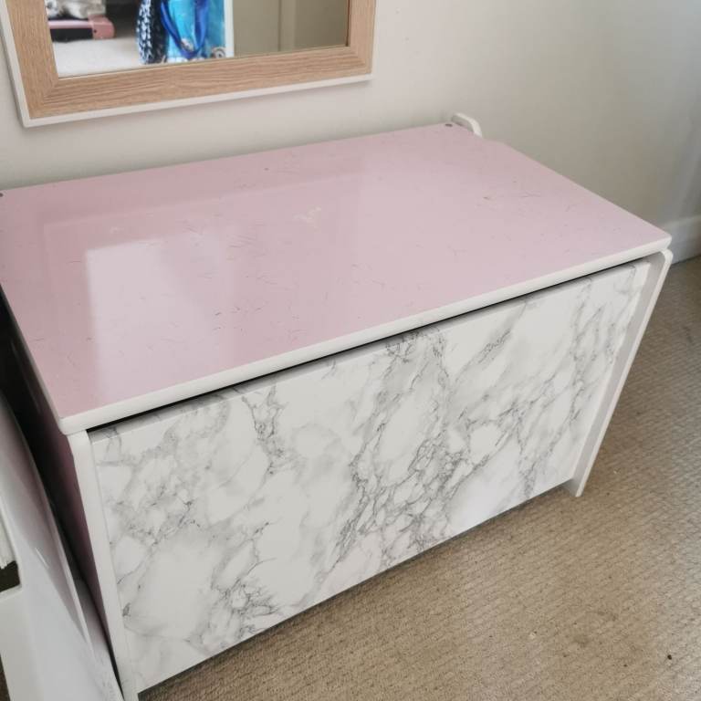 Free toy storage. 60 x 36 x 37.5cm