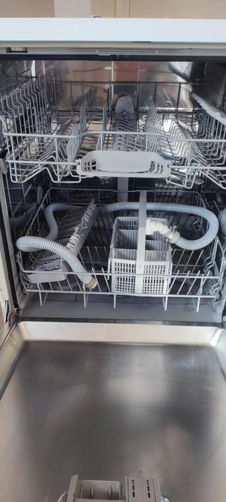 Bosch Full Size dishwasher 