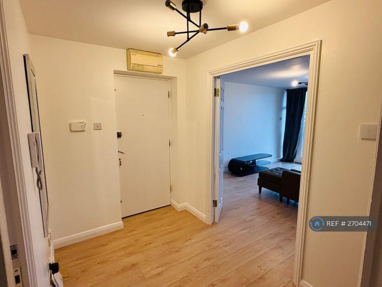 1 bedroom in Felixstowe Court, London, E16 (#2704471)