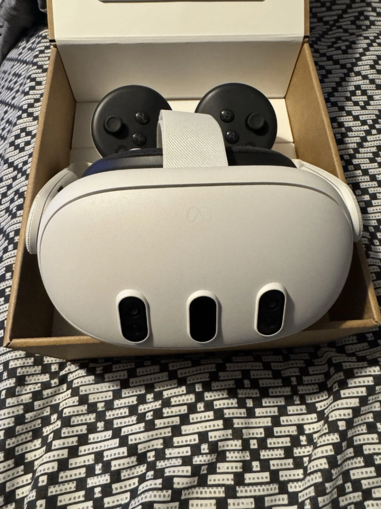 Meta Quest 3 512GB VR Headset + Controllers + Original Box Excellent Condition