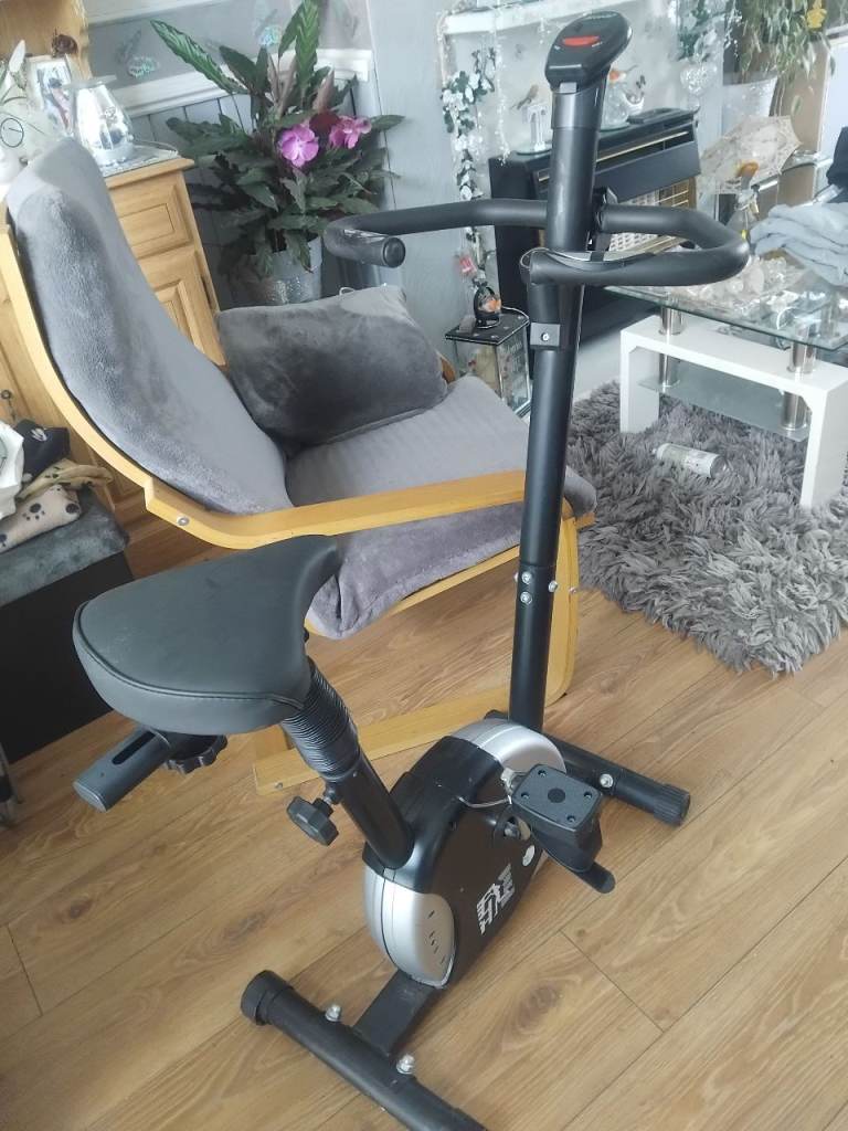 Exercise bike £10