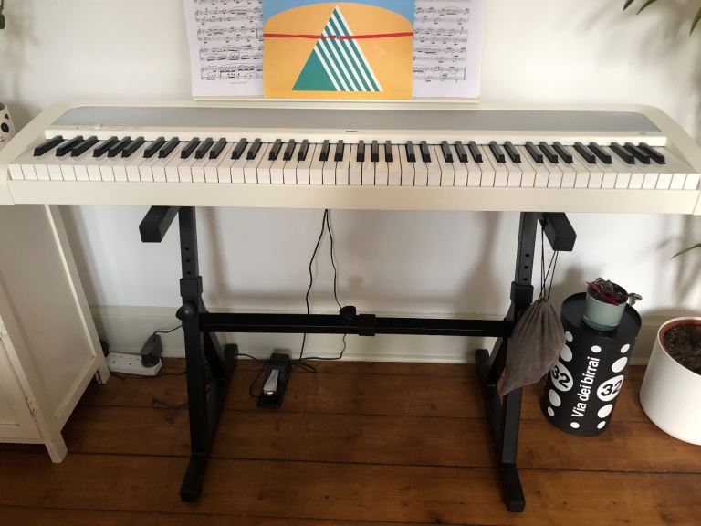 Korg B2 Electric Keyboard
