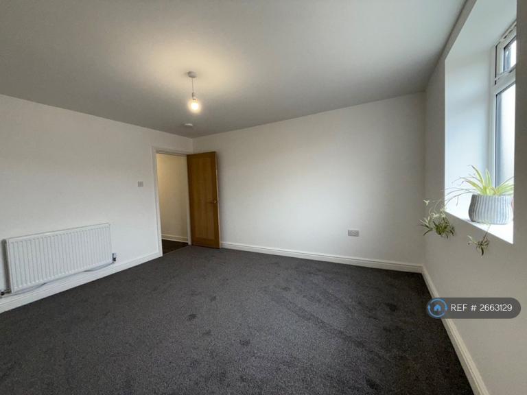 4 bedroom flat in Little Bedford Street, North Shields, NE29 (4 bed) (#2663129)