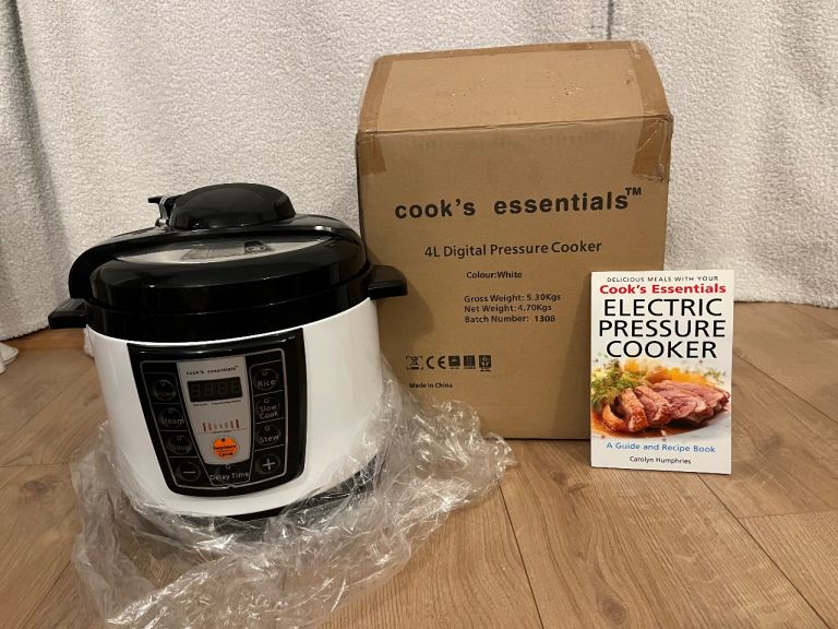 Cooks Essential 4L Pressure Cooker, New in box, selling as not needed.  