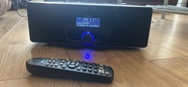 Roberts MP sound 53 DAB radio with cd player , usb , sd card slot , ipod dock remote 